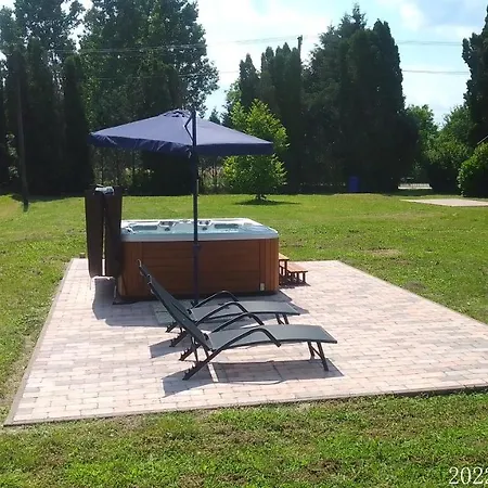 Almafás Jakuzzis őrség Appartamento *