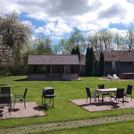 Almafas Apartmanhaz Orseg Kerkakutas