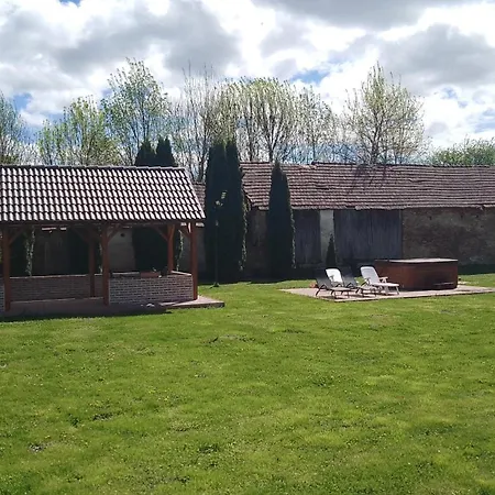 Almafas Apartmanhaz Orseg