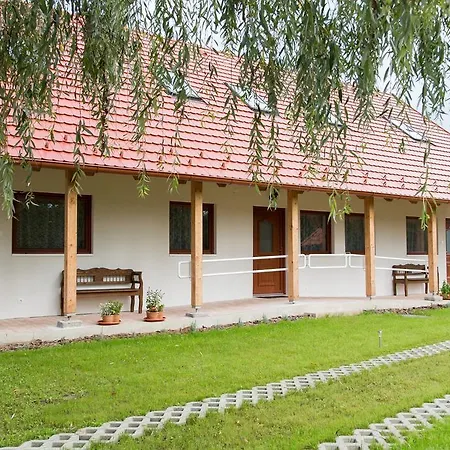 Almafas Apartmanhaz Orseg Apartment *
