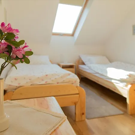 Apartment Almafas Apartmanhaz Orseg Kerkakutas