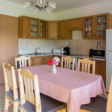 Apartment Almafas Apartmanhaz Orseg
