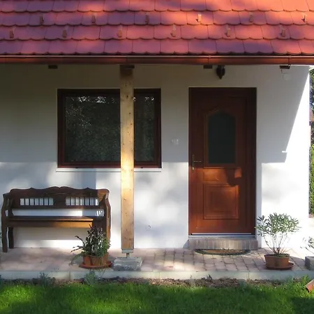 Almafas Apartmanhaz Orseg