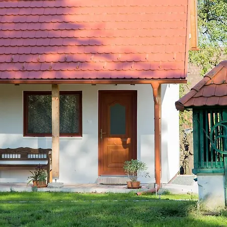 Almafas Apartmanhaz Orseg Kerkakutas