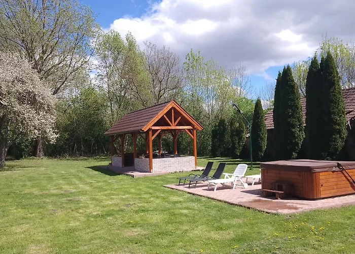 Almafas Jakuzzis Apartmanhaz Orseg *