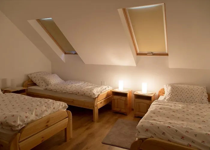 Daire Almafas Jakuzzis Apartmanhaz Orseg Kerkakutas