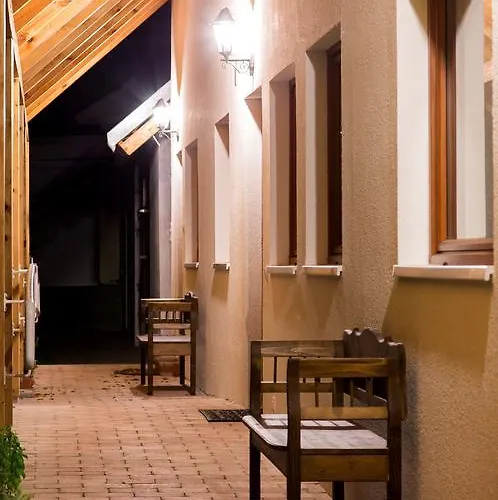 Daire Almafas Jakuzzis Apartmanhaz Orseg Kerkakutas