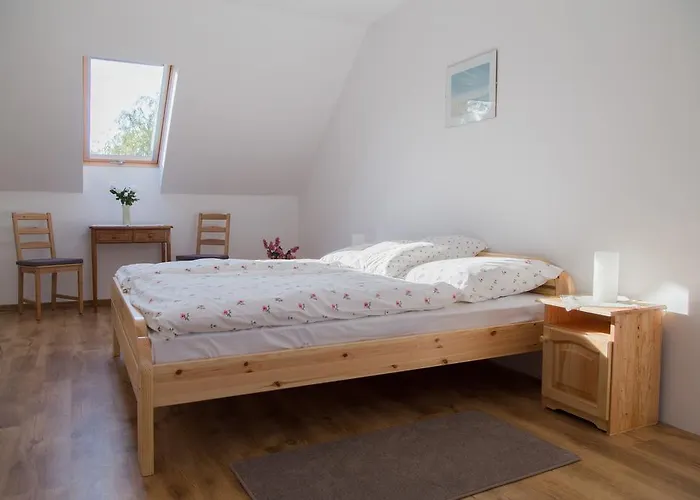 Almafas Jakuzzis Apartmanhaz Orseg Kerkakutas