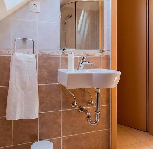 Daire Almafas Jakuzzis Apartmanhaz Orseg