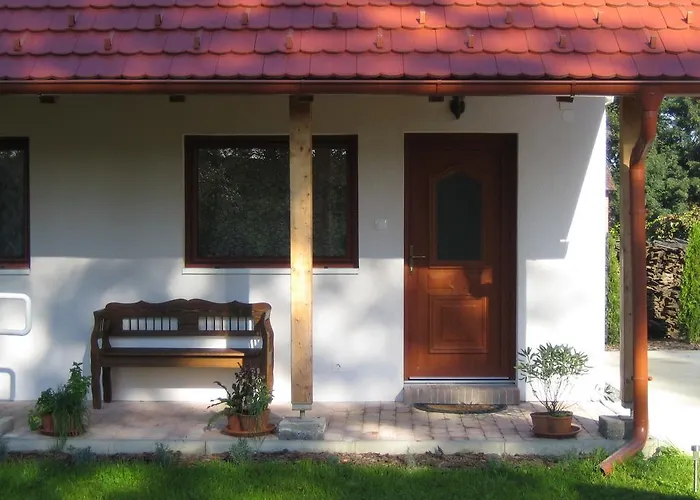 Almafas Jakuzzis Apartmanhaz Orseg